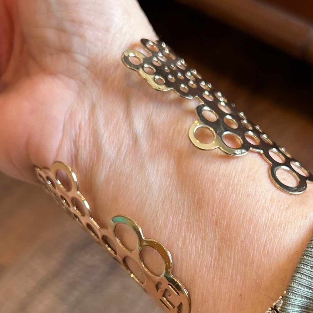 Gold Openwork Circle Cuff Bracelet - image 3